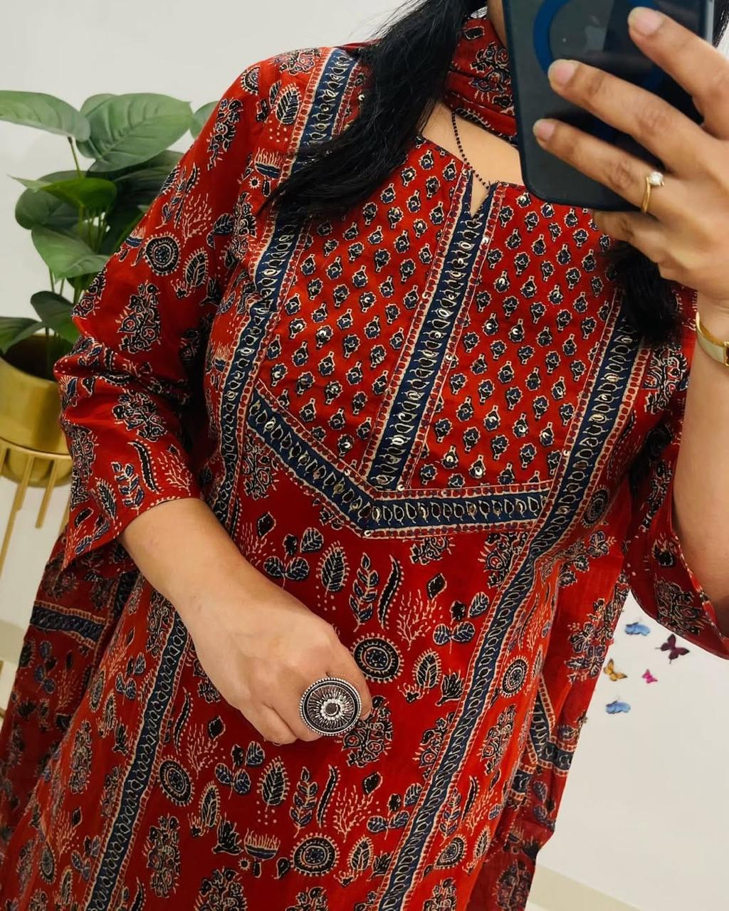 NEW 2 COLOUR LUNCHING Voluminous Beutiful Suit Set