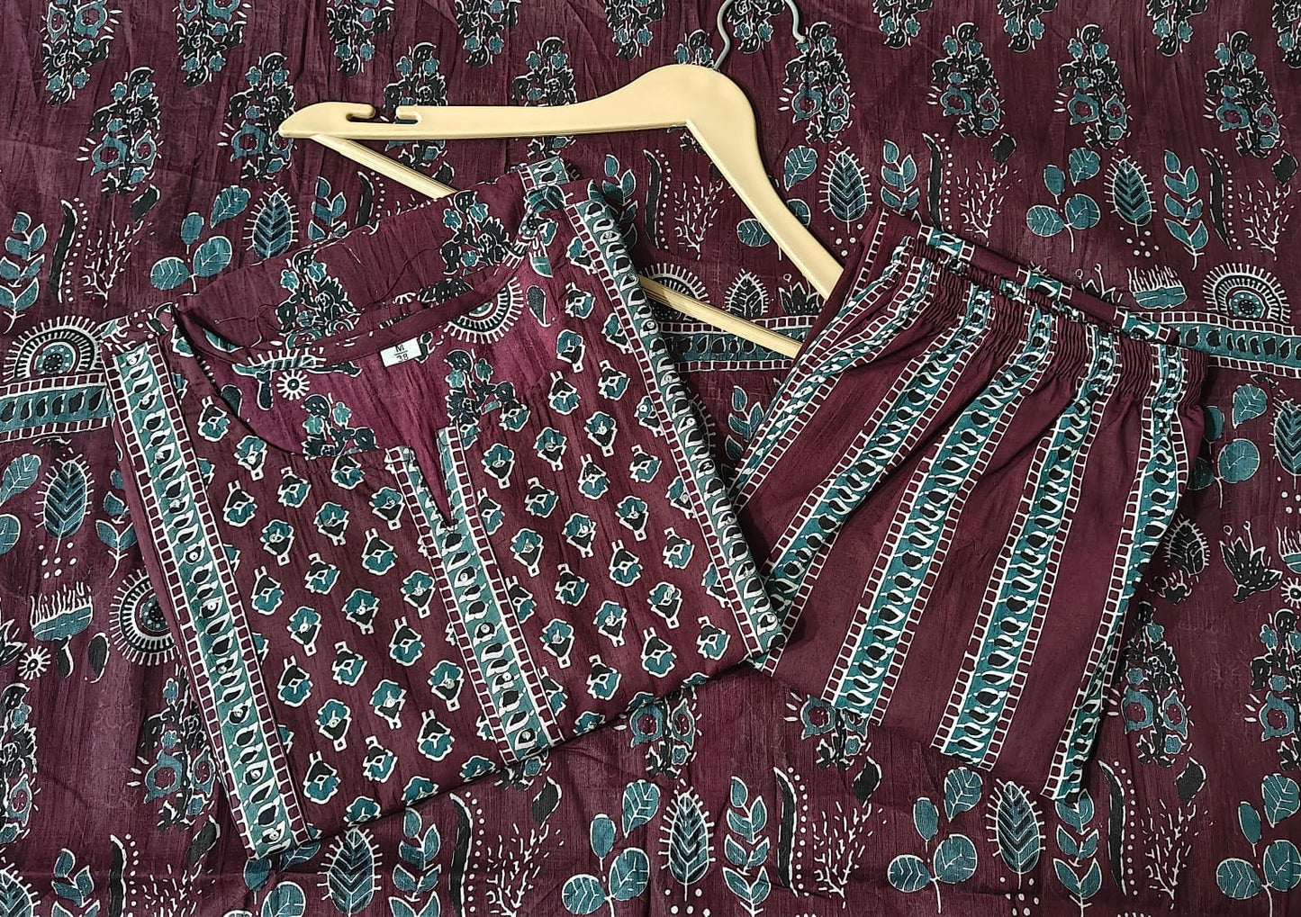 NEW 2 COLOUR LUNCHING Voluminous Beutiful Suit Set