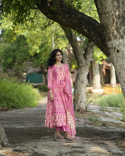 YOU LOOK PRETTIEST in Anarkali