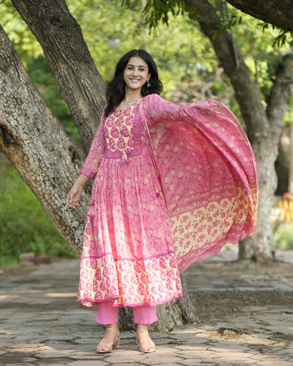 YOU LOOK PRETTIEST in Anarkali