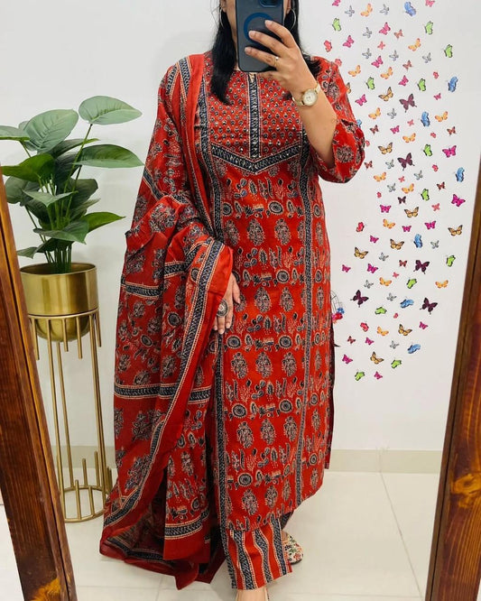 NEW 2 COLOUR LUNCHING Voluminous Beutiful Suit Set
