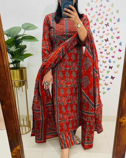 NEW 2 COLOUR LUNCHING Voluminous Beutiful Suit Set