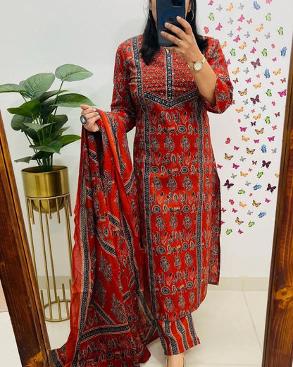 NEW 2 COLOUR LUNCHING Voluminous Beutiful Suit Set