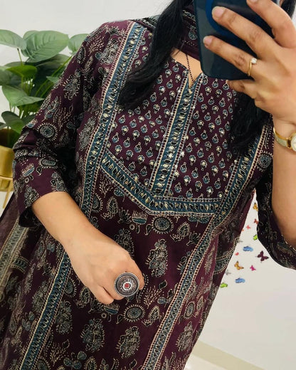 NEW 2 COLOUR LUNCHING Voluminous Beutiful Suit Set